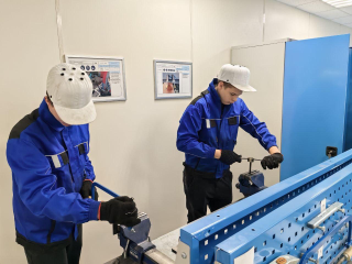 Выпускники Орехово-Зуева освоили профессию слесаря на ДМЗ