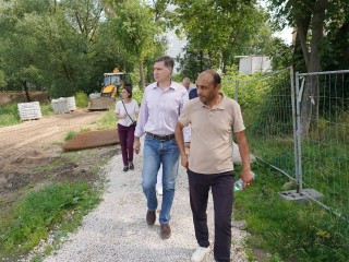 На стройке набережной у пруда в мкр Силикат готовы к монтажу пирса