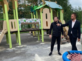 В Черноголовке покрасят и отремонтируют игровые элементы на детских площадках