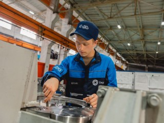 На Демиховском заводе высадился трудовой десант