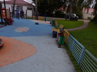Коммунальщики Лотошина привели в порядок площадки в Ушакове и Кировском