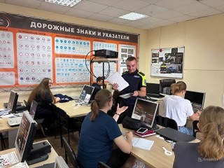 Что делают сотрудники Госавтоинспекции в автошколах Серпухова