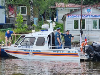 Пока жара — берег под прицелом: профилактический рейд прошел на воде в Химках