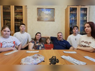 Три составляющие благополучия в доме: многодетные родители из Химок рассказали о традициях семьи