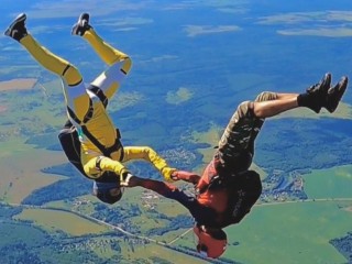 Краснознаменец сделал трюки в небе над Рузой