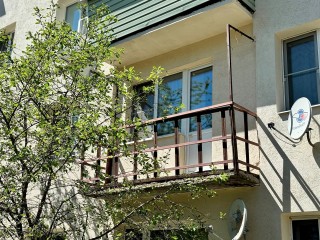 Аварийный балкон дома на улице Белякова может рухнуть на прохожих в Балашихе