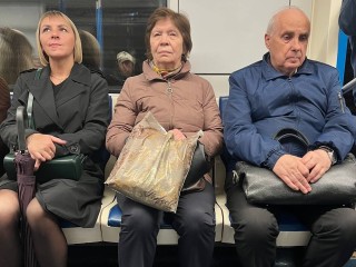 На следующей неделе пойдет жара, а пока не стоит убирать плащ и зонт