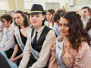 В Лосино-Петровском наградили медалистов и стобалльников