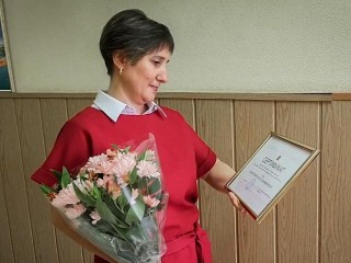 «Новую квартиру уже присмотрели»: переселенке из ветхого дома в Бронницах вручили жилищный сертификат