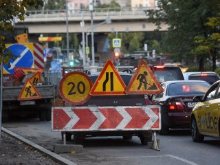 Коммунальщики привели в порядок дорогу на улице Доватора в Сычеве