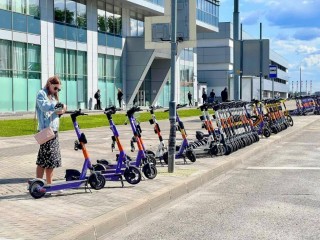 Электросамокаты могут стать причиной искривления позвоночника