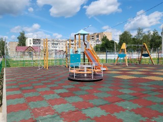 В 4-м микрорайоне установили современную детскую площадку