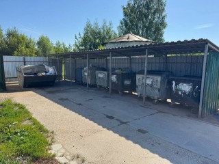 В деревне Демихово контейнерную площадку очистили от навалов мусора