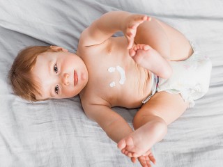 Удобно для мамы и плохо для малыша: правда ли, что подгузники тормозят развитие ребенка