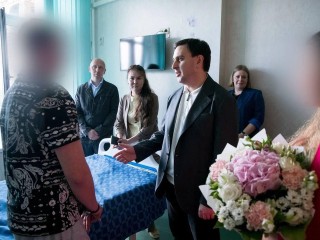 Глава Реутова навестил раненого бойца СВО в военном госпитале