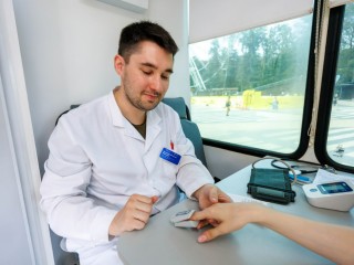 Жителей Подмосковья забрали на медосмотр с прогулки