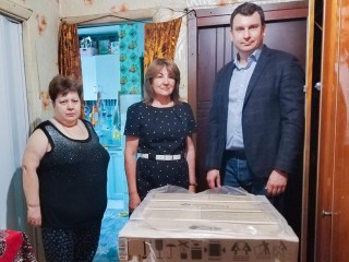 Маме мобилизованного из Ленинского округа подарили газовую плиту