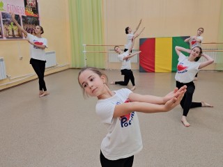 Образцовый коллектив «Росинка» приглашает к себе в команду
