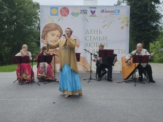 Истринский парк наполнился живой музыкой в День семьи, любви и верности