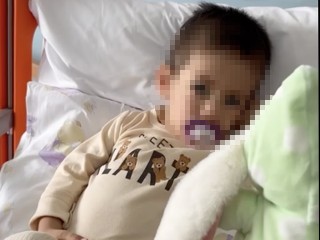 «Он узнает родных и показывает пальчиком»: первое заявление отца мальчика, пострадавшего в Шереметьево