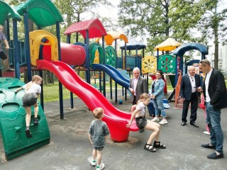 Состояние детской площадки в микрорайоне Дзержинский проверили в Балашихе