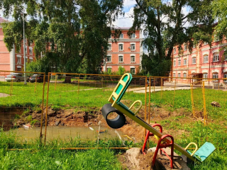 Котлован под трансформаторную подстанцию у детской площадки в Наро-Фоминске засыпят