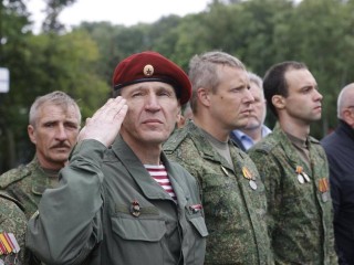 Участник Ассоциации ветеранов СВО почтил память погибших солдат на Поклонной горе