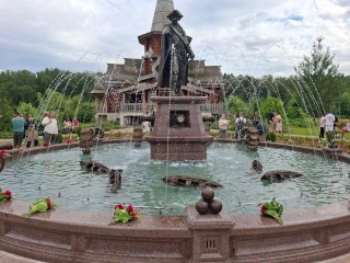 Волочкова и Зверев посетили открытие памятника графу Орлову в Ленинском округе