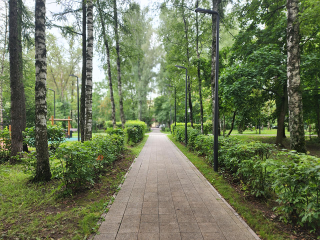 По просьбам жителей в сквере им. академика Бруя в Королеве провели покос травы