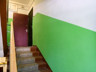 В доме №45 на проспекте Ильича установили окна и двери