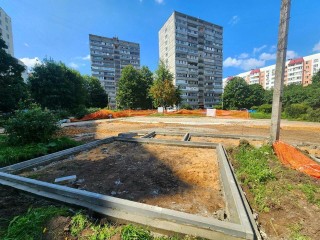 В микрорайоне Д готовят основание под губернаторскую детскую площадку
