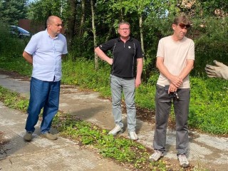 Один из дорожных участков Макарова теперь будут чаще и тщательнее убирать