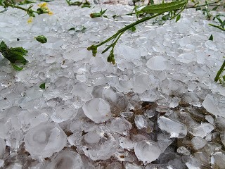 В Истру идет гроза с градом и шквалистым ветром