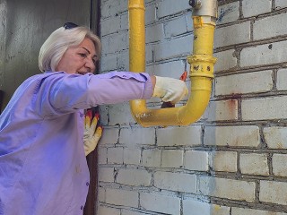 Маляры обновили газовые трубы на Юбилейной в Истре