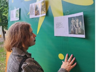 В Истре провели арт-выставку и концерт в Центральном городском парке
