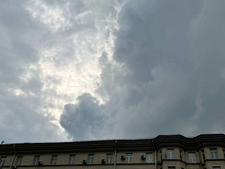 Жителей Подмосковья ожидают аномально прохладные для июля и дождливые выходные с грозами