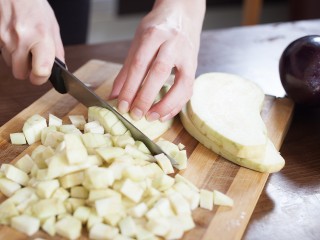 Сытно, полезно и без уксуса: заготовка из баклажанов и перца на зиму — съедается еще летом