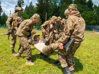 Мытищинские юнармейцы отработали навыки выживания на сборах в лесу