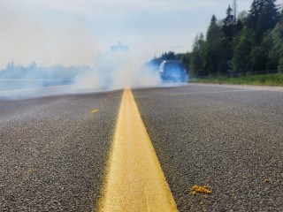 В Южном появилась желтая разметка, запрещающая парковку возле подъездов