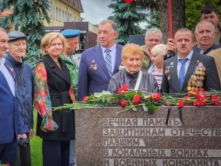 Цветы к мемориалу участникам локальных войн возложили в Бронницах
