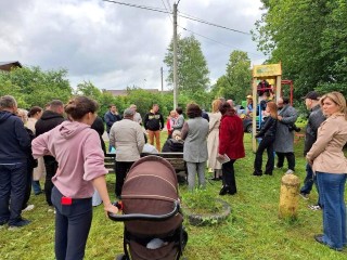 Расширить дорогу, провести свет и сделать спортплощадку попросили жители Митянино