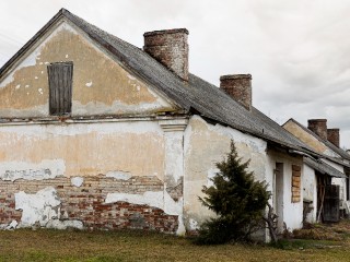 Жители Балашихи просят заколотить окна в заброшенных домах и защитить их от призраков