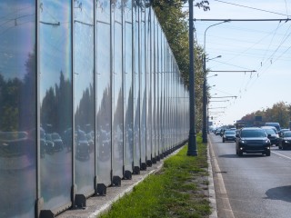 Наклейки с хищниками помогут избежать массовой гибели птиц на съездах Мытищинской хорды