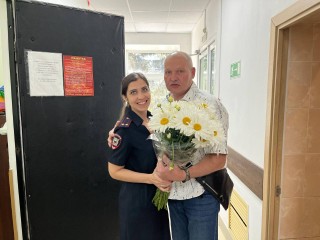 Женщин-полицейских Ленинского округа поздравили с Днем семьи, любви и верности