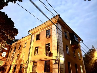Ремонт крыши на Булатниковской улице в ЖК «Южная Битца» завершат до зимы