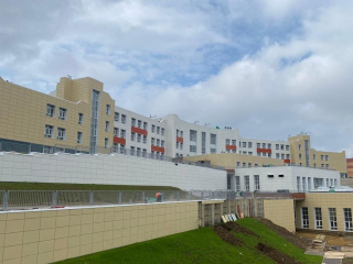 Более 350 рабочих завершают строительство школы на улице Угрешской в Дзержинском