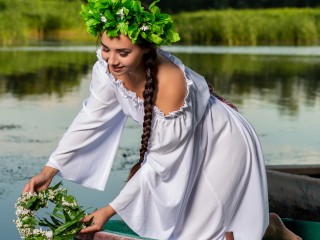 Почему на праздник Ивана Купалы прыгают через костер и плетут венки