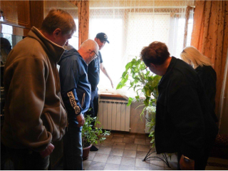 Депутаты Воскресенска проверили капремонт домов в микрорайоне Лопатинский