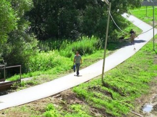 Стала известна новая дата завершения ремонта тротуара к «Тесне»