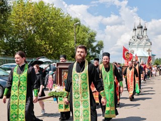 Православные верующие с молитвой будут три дня идти из Мытищ в Троице-Сергиеву лавру